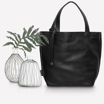 Leather black shopperbag.149