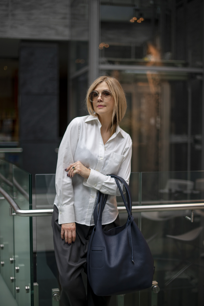 Navy blue leather tote bag NO. 222