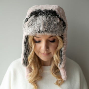 Futrzana czapka pilotka szara z pudrowym różem
