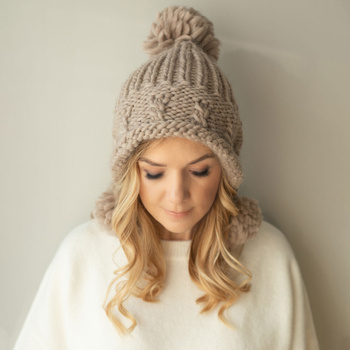 Alpaca and wirgin wool beige hat.