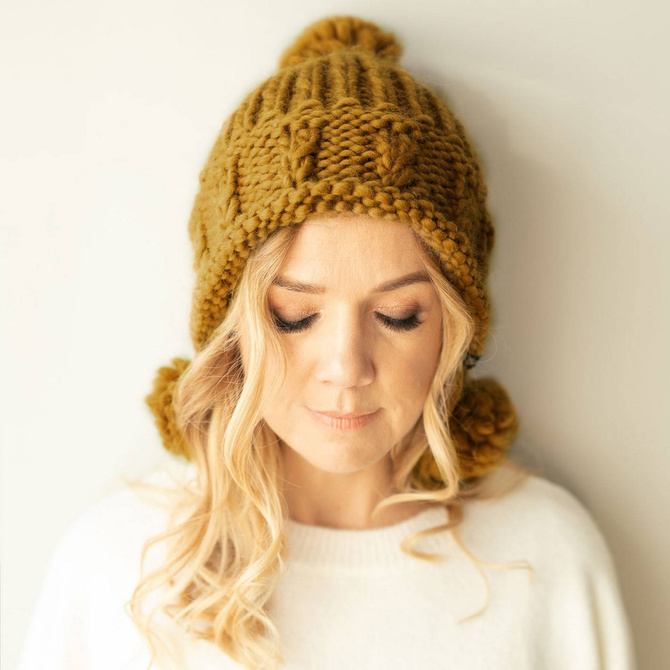 Alpaca and wirgin wool honey - colored hat. 