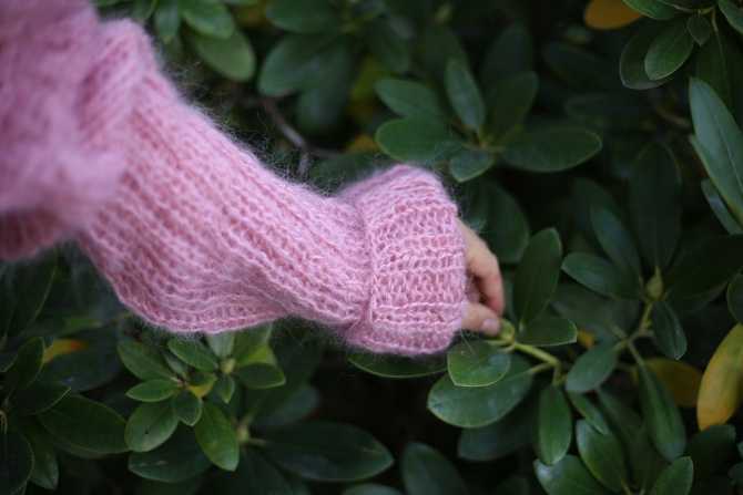 Mohair oversized sweater knitted by hand pink NO.301